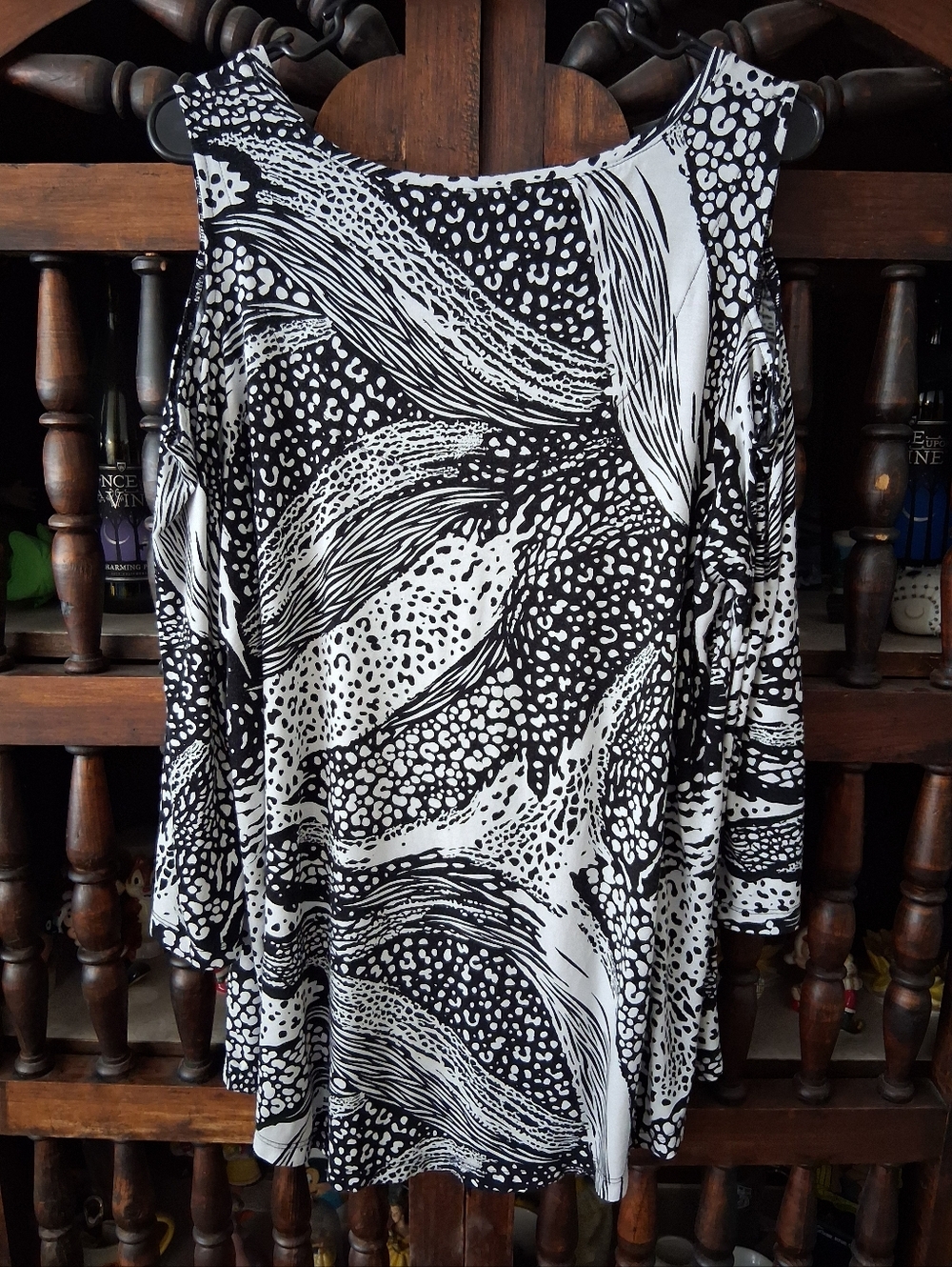 JM Collection Cold Shoulder Top - Picture 2 of 2